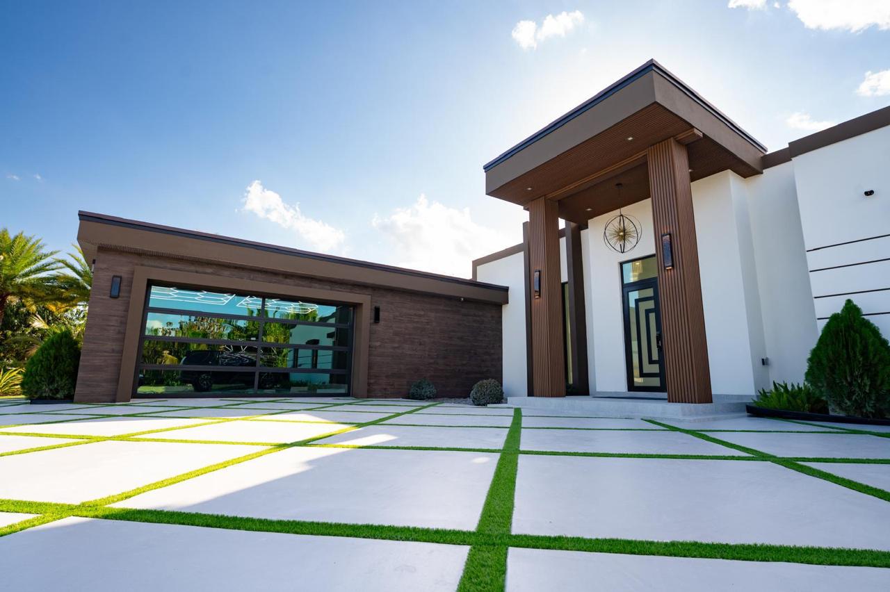 Custom Hurricane Impact-Resistant Garage Door